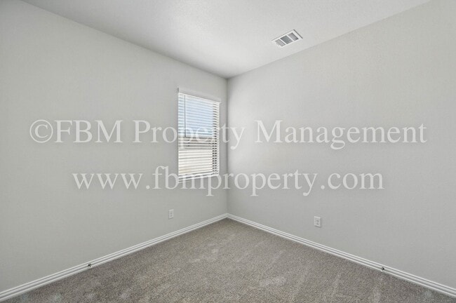 Building Photo - 2109 Luna Dr