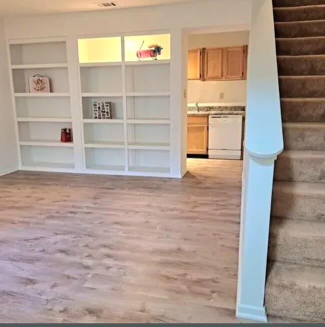 Built ins in living room - 6824 Glenridge Dr