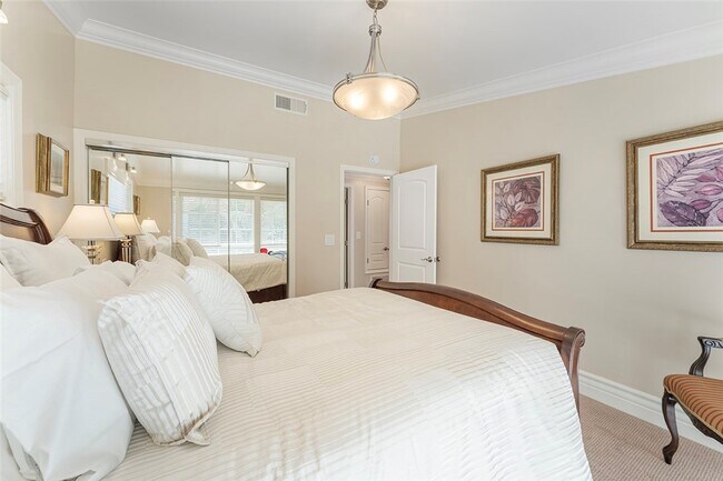 Building Photo - 14022 Elmbrook Dr