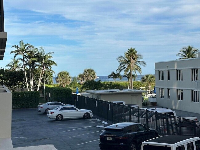 Building Photo - 145 S Ocean Ave