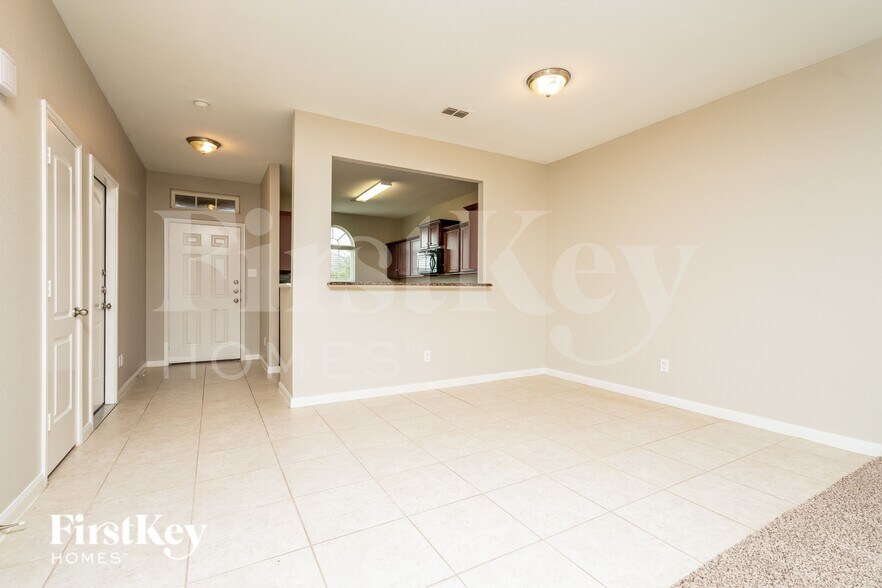 Building Photo - 3014 Flowering Springs Dr