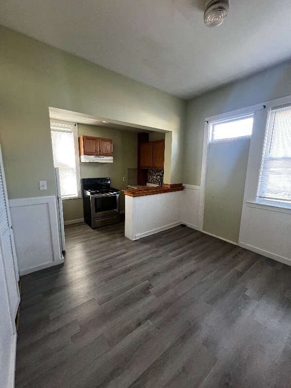 Building Photo - 297 Point St