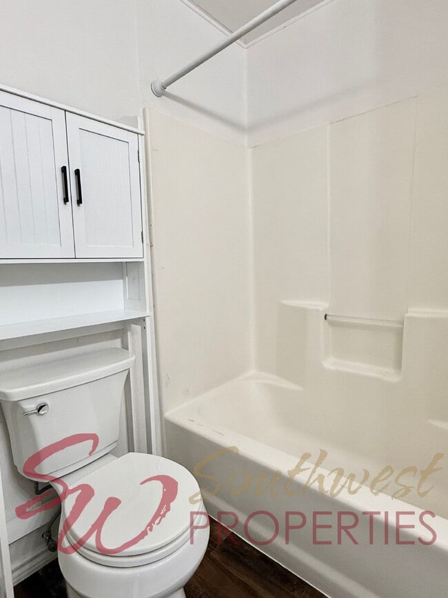 Building Photo - Charming 3 bedroom, 1 bath home