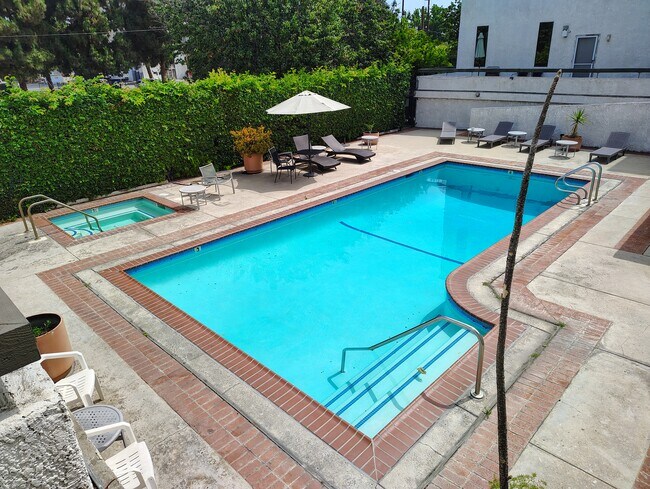 Building Pool & Spa - 10861 Moorpark St