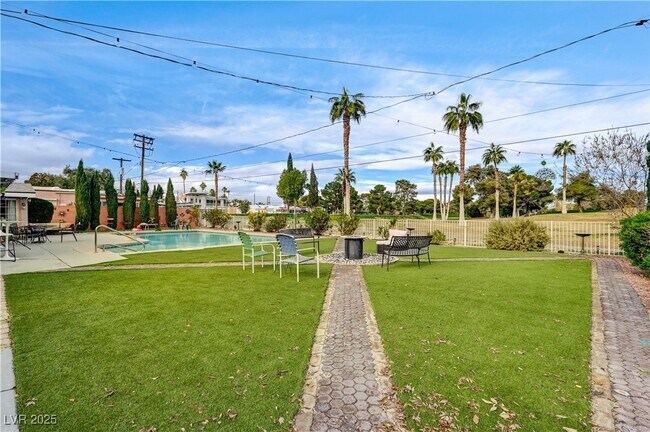 Building Photo - 1914 Ottawa Dr