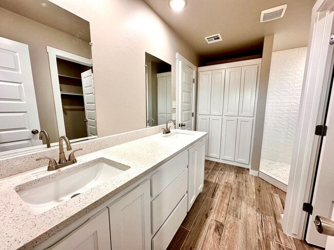 Building Photo - New Construction Home south of Blanchard approx 8-10 miles from Chickasha Move in Deposit-Free (I...