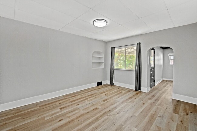 Building Photo - $200 OFF 1ST MONTH OF RENT! Gorgeous 4 bed...