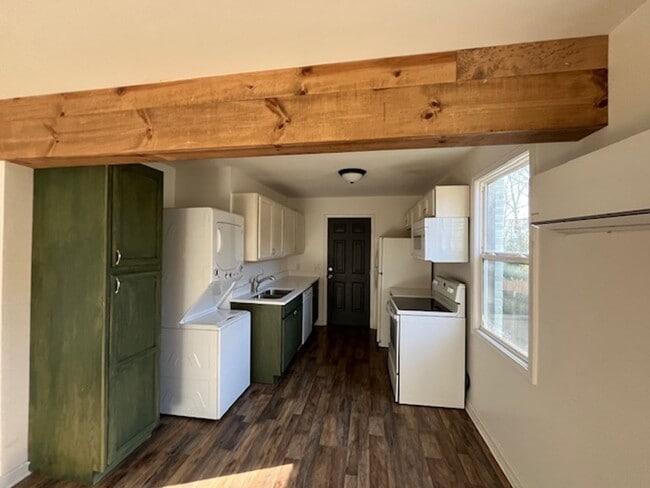 Building Photo - 2BR/1BA Renovated Triplex Unit – Prime Location Near Meharry, TSU, and Vandy!