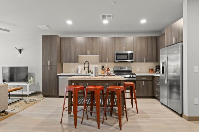 Building Photo - 390 N 2nd Ave