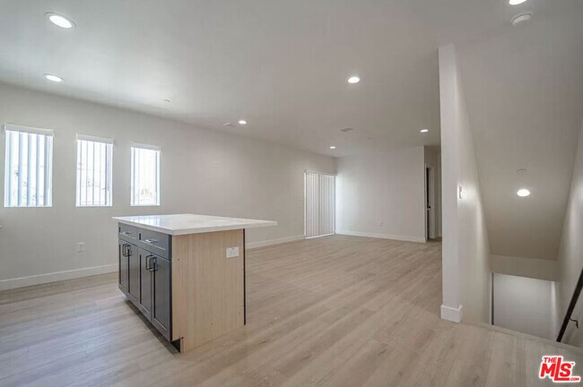 Building Photo - 204 E 29th St