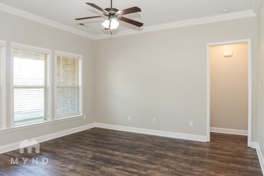 Building Photo - 27571 Carrington Ct