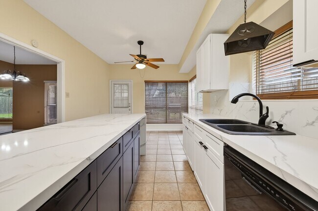 Building Photo - Bear Creek South