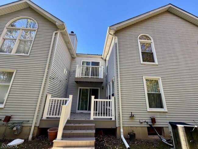 Building Photo - 18 Arthurs Ct