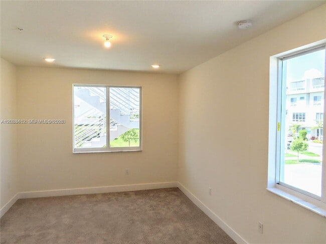 Building Photo - 6401 NW 103rd Pl