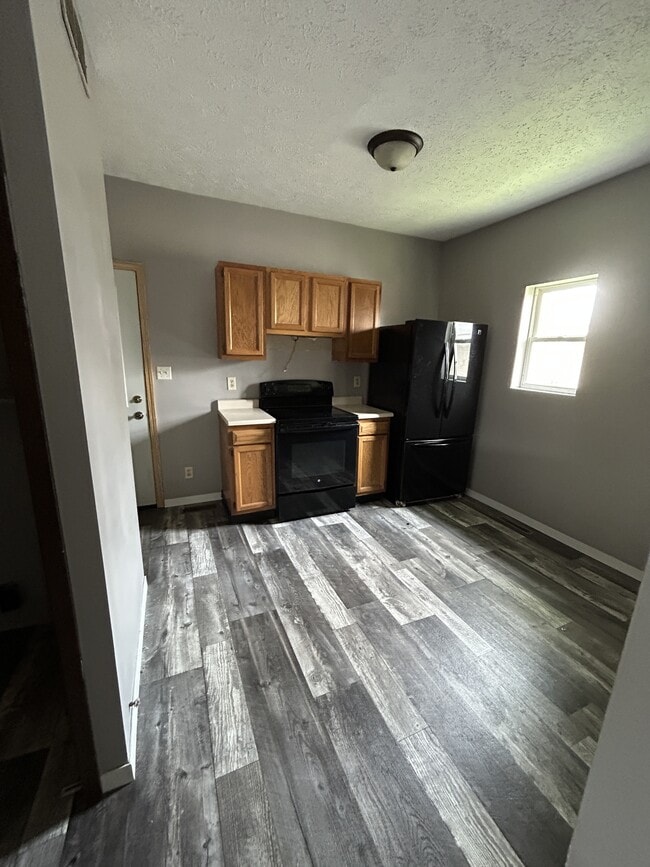 Building Photo - 1030 W 17th St