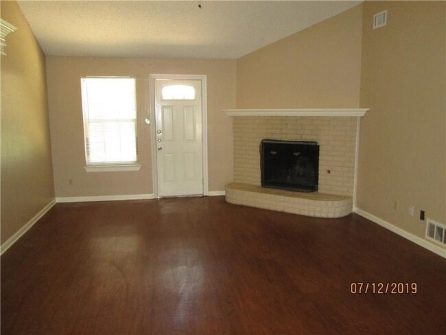 Building Photo - 2701 Fountainview Dr