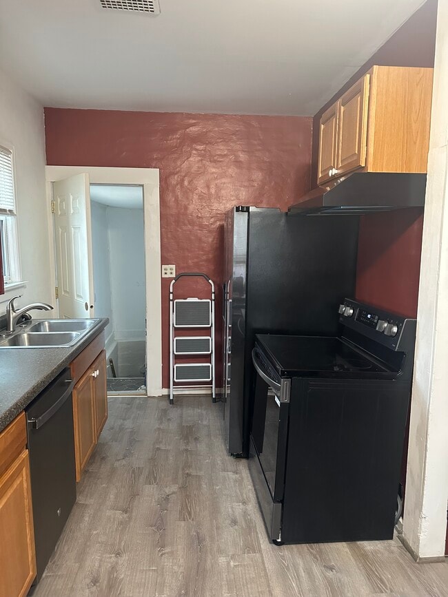 Building Photo - 161 17th St N