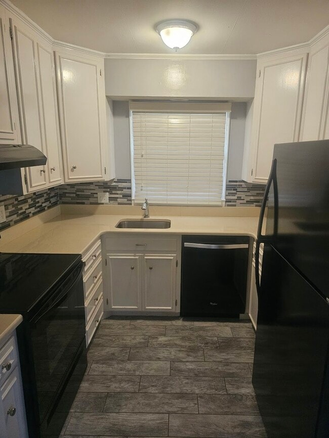 Building Photo - Charming 2 bedrooms and 1 bath home located on Sagamore Rd in Leawood, KS