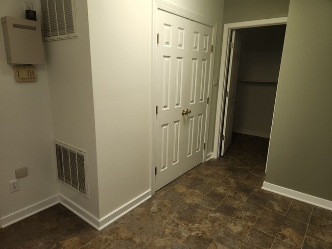 Building Photo - Chesterfield-Winterpock Area- Custom 3 Bed...