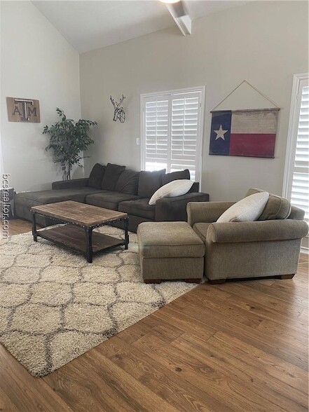 Building Photo - 300 Cooner St