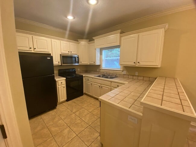 Building Photo - 3BR/2.5BA For Rent