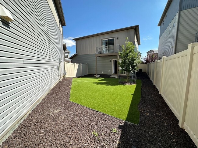 Building Photo - GORGEOUS 2 BEDROOM CARRIAGE HOME IN THE STUNNING BANNING LEWIS RANCH NEIGHBORHOOD!!!!!!