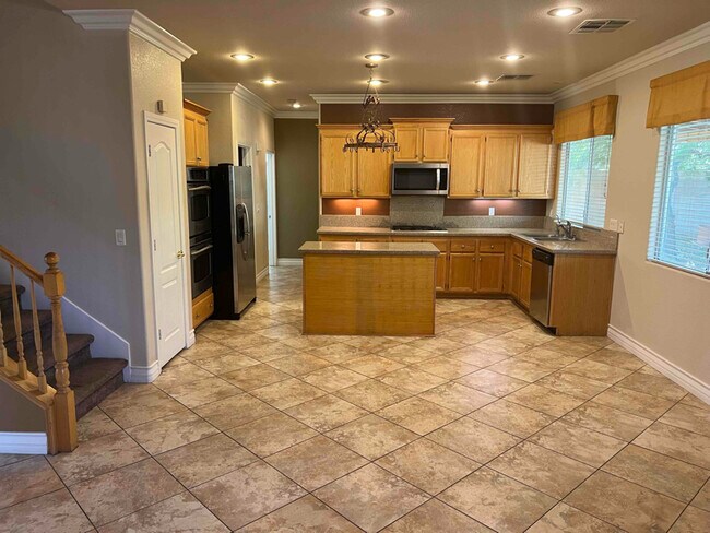 Building Photo - 205 Valare St