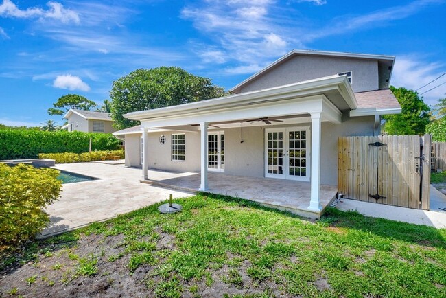 Building Photo - 4610 Pine Tree Dr