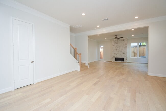 Building Photo - 1847 Sul Ross St