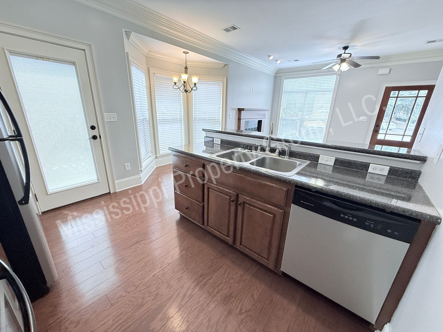 Building Photo - 135 Fallsgrove Dr