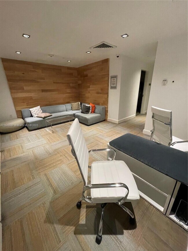Building Photo - 951 Brickell Ave