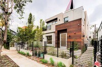Building Photo - 723 Huntley Dr