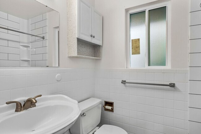 Building Photo - University Gardens Condominium Unit A7