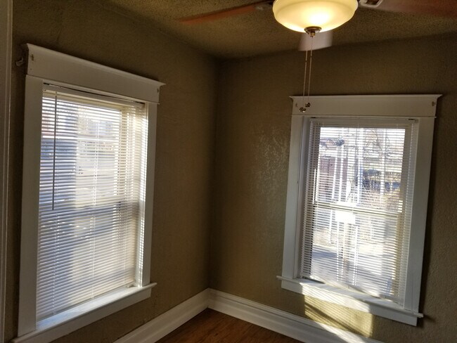 Building Photo - 41st and Troost 2W