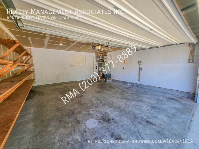 Building Photo - 2717 E Sandgate Ave
