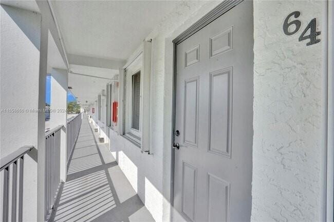 Building Photo - 1816 E Oakland Park Blvd