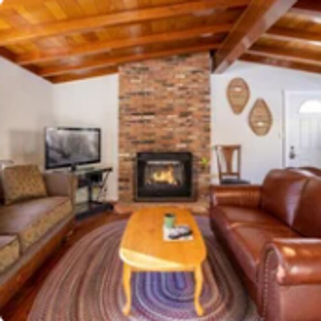 Building Photo - Warm and inviting