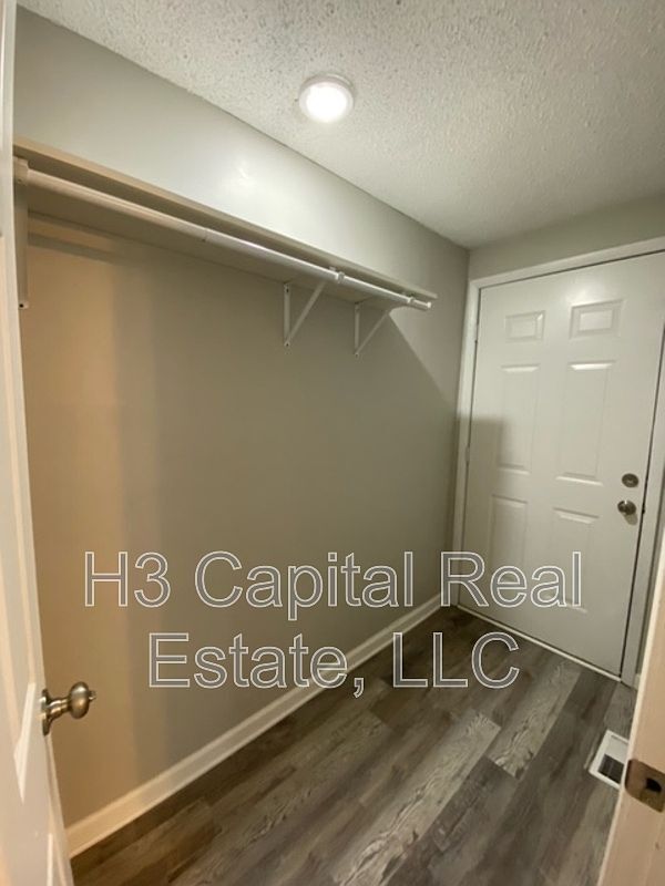 Building Photo - 4900 Maryville Rd