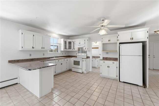 Building Photo - 686 Hope St