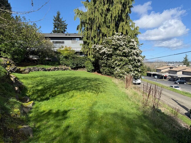 Building Photo - North Queen Anne Home