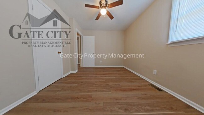 Building Photo - 1105 Meadowbrook Blvd