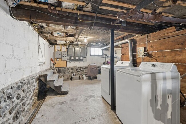 Building Photo - 28 Glenrose Rd