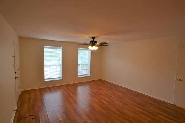 Building Photo - MOVE IN SPECIAL!  Newly updated, 2 bedroom, 2 bath Condo at Westdale Club Condos
