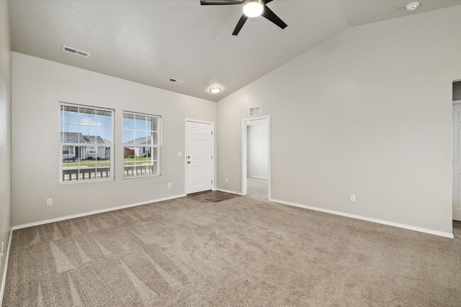 Building Photo - 4 Bedrooms Plus Bonus Room _ Dog Friendly!!