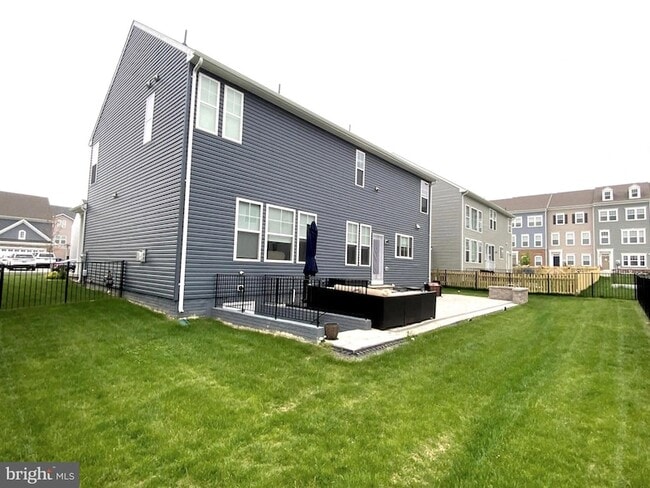 Building Photo - 5763 Hawk Ridge Rd