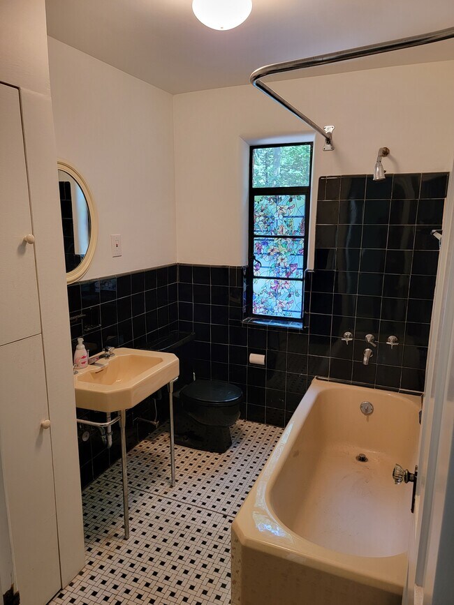 Building Photo - 73 Huntington Hills Ctr