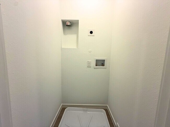 Building Photo - 6220 Sandpiper Ln