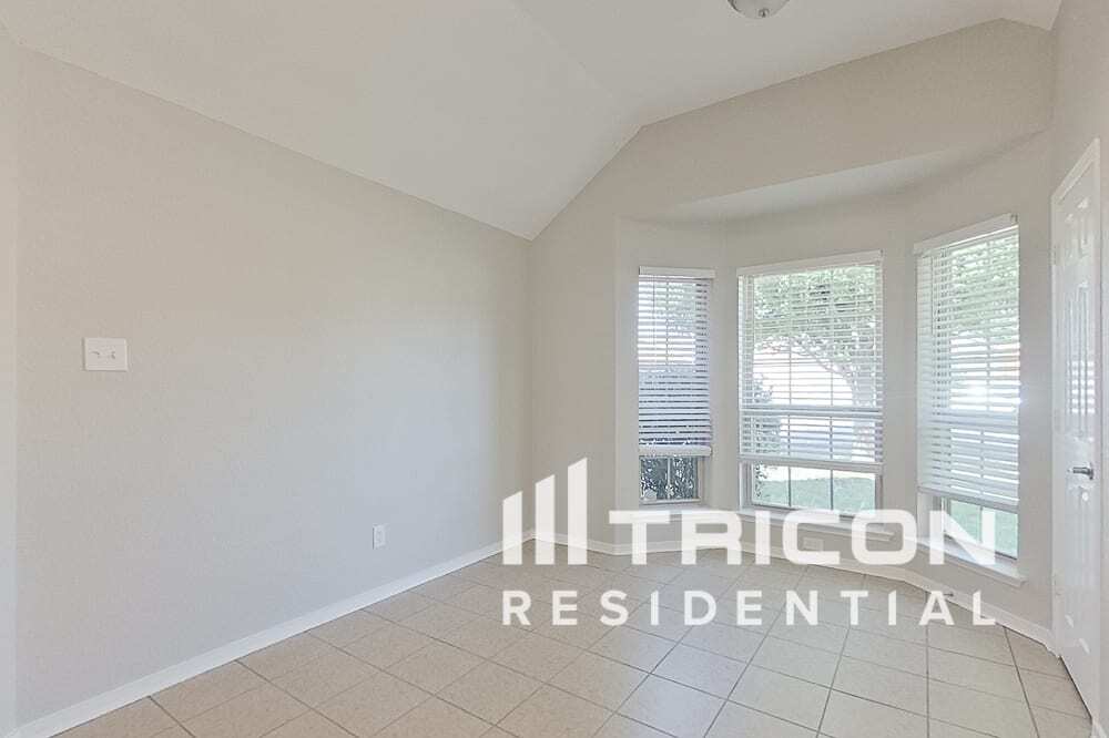 Building Photo - 2213 Wakecrest Dr