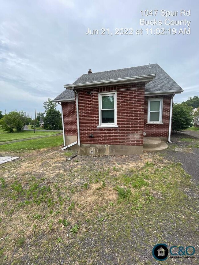 Building Photo - AVAILABLE NOW! - 1047 Spur Road, Souderton...