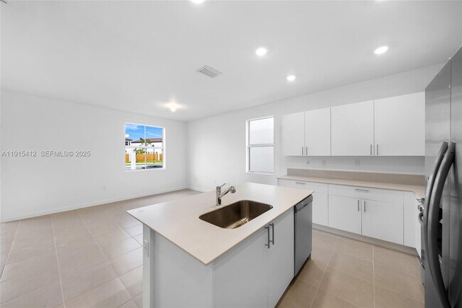 Building Photo - 2448 SE 27th Terrace